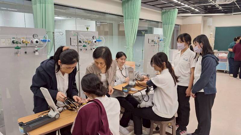 115.03.09嘉義女中來校參訪｜護理體驗日圖片