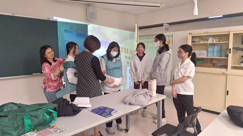 115.03.09嘉義女中來校參訪｜護理體驗日圖片
