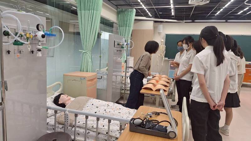 115.03.09嘉義女中來校參訪｜護理體驗日圖片