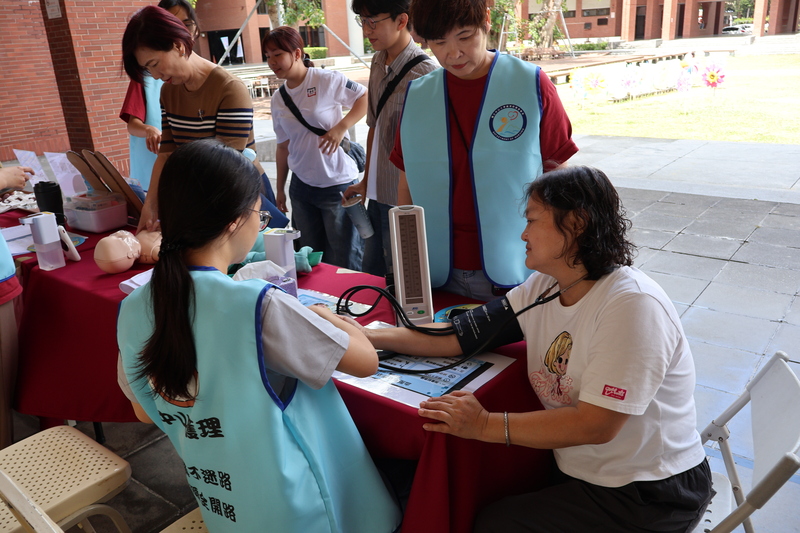 The inaugural Nursing Week (May 19–21, 2026) concluded successfully, showcasing nursing professionalism and a humanistic touch.Image