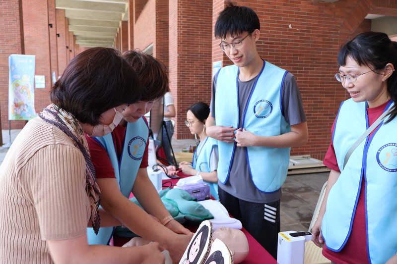 The inaugural Nursing Week (May 19–21, 2026) concluded successfully, showcasing nursing professionalism and a humanistic touch.Image