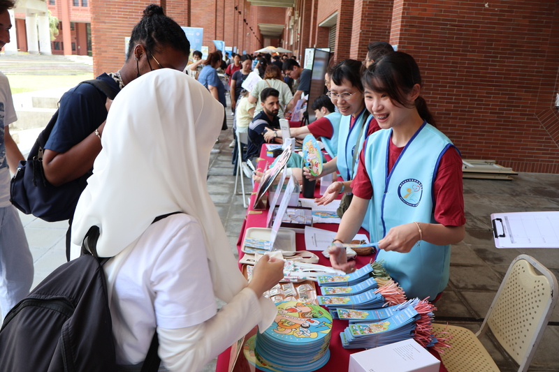 The inaugural Nursing Week (May 19–21, 2026) concluded successfully, showcasing nursing professionalism and a humanistic touch.Image