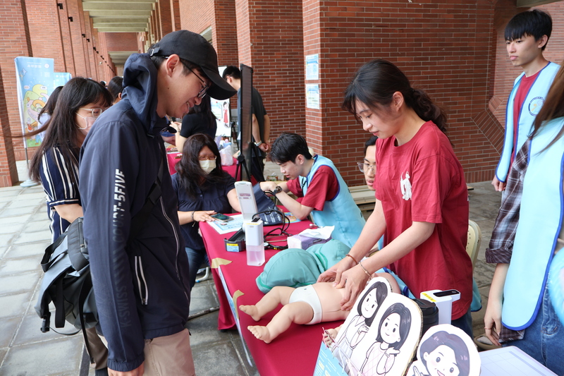 The inaugural Nursing Week (May 19–21, 2026) concluded successfully, showcasing nursing professionalism and a humanistic touch.Image