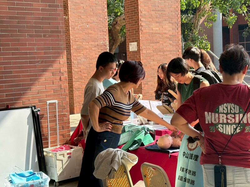 The inaugural Nursing Week (May 19–21, 2026) concluded successfully, showcasing nursing professionalism and a humanistic touch.Image