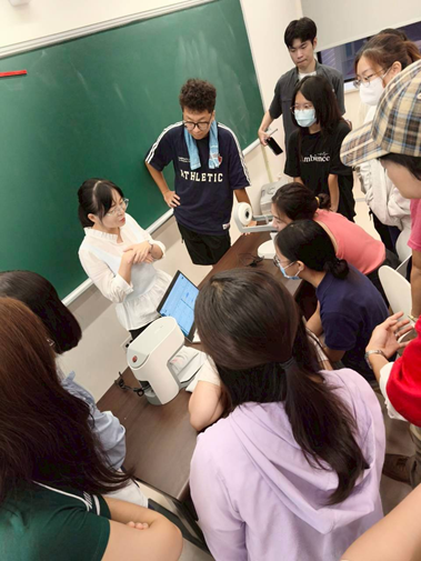 人工智慧於醫療科技之運用｜智慧中醫走入大學殿堂：護理系課程邀友達耘康，引領學子體驗科技脈診圖片