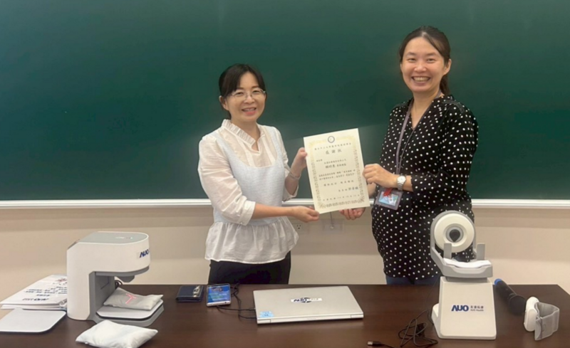 人工智慧於醫療科技之運用｜智慧中醫走入大學殿堂：護理系課程邀友達耘康，引領學子體驗科技脈診圖片