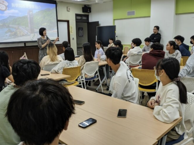 113.12.13高師大附中學生參訪_ 學系宣導圖片