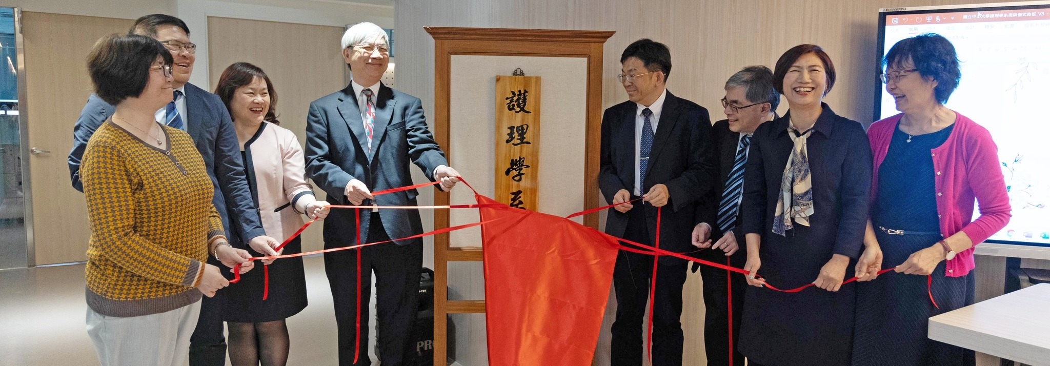 高屏首間國立大學護理系揭牌　中山培育科技護理人才